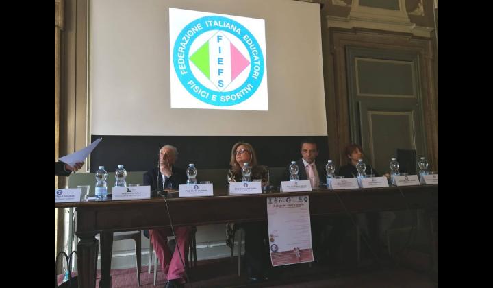 Dialogo tra sport e scuola - Il tavolo dei relatori Dialogo tra sport e scuola - Il tavolo dei relatori
