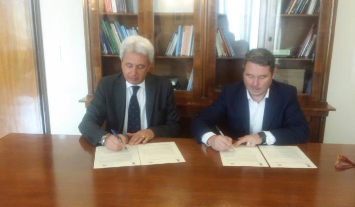 Siglato il protocollo d’intesa tra la Provincia di Brescia e la Prefettura per lo svolgimento del referendum consultivo provinciale relativo al servizio idrico integrato Siglato il protocollo d’intesa tra la Provincia di Brescia e la Prefettura per lo svolgimento del referendum consultivo provinciale relativo al servizio idrico integrato