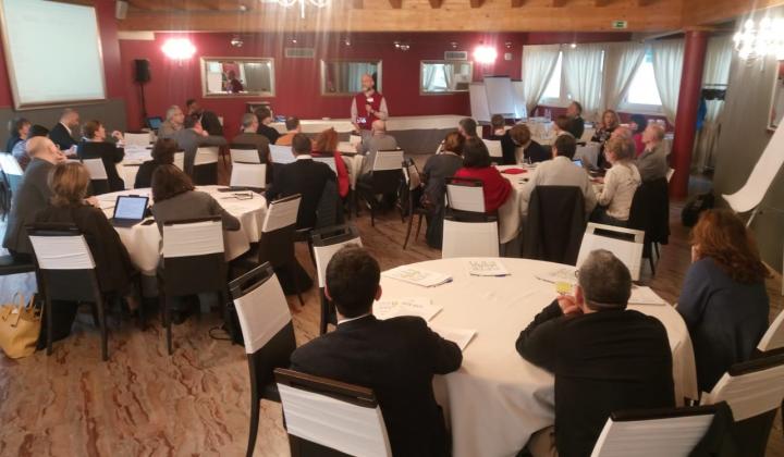 L'Ufficio Biblioteche al Think Tank sullo sviluppo del progetto della Rete delle Reti a Darfo Boario Terme: confronto sulla cooperazione nazionale tra reti bibliotecarie L'Ufficio Biblioteche al Think Tank sullo sviluppo del progetto della Rete delle Reti a Darfo Boario Terme: confronto sulla cooperazione nazionale tra reti bibliotecarie
