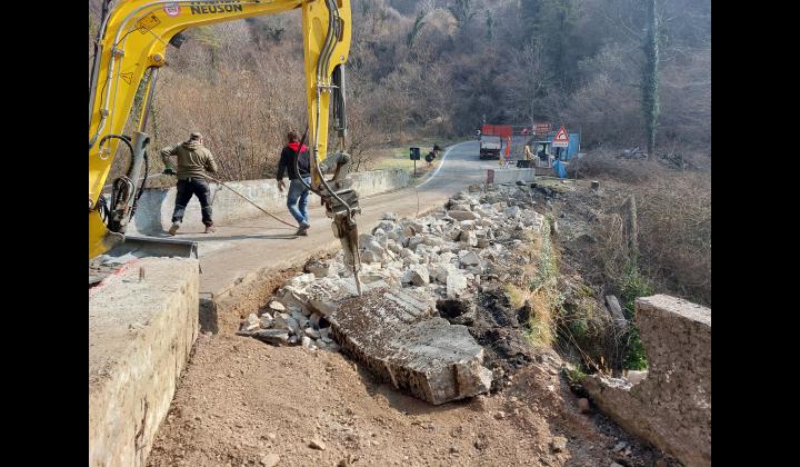 SP 38: Manutenzione straordinaria del ponte al Km 14+387, nel territorio di Tremosine sul Garda SP 38: Manutenzione straordinaria del ponte al Km 14+387, nel territorio di Tremosine sul Garda