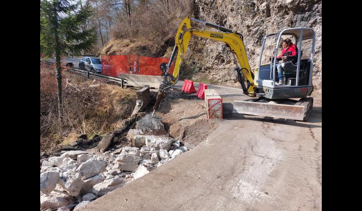 SP 38: Manutenzione straordinaria del ponte al Km 14+387, nel territorio di Tremosine sul Garda SP 38: Manutenzione straordinaria del ponte al Km 14+387, nel territorio di Tremosine sul Garda